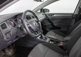 Подержанный автомобиль Volkswagen Golf Hatchback 2014 года (10 фото)