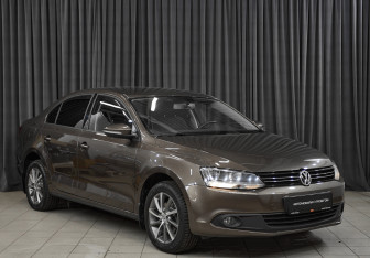 Подержанный автомобиль Volkswagen Jetta Sedan 2012 года (3 фото)