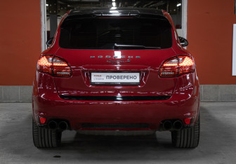 Подержанный автомобиль Porsche Cayenne 2013 года (6 фото)