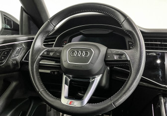Подержанный автомобиль Audi Q8 2018 года (15 фото)