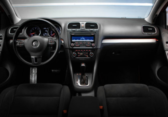 Подержанный автомобиль Volkswagen Golf Hatchback 2011 года (8 фото)