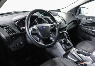 Подержанный автомобиль Ford Kuga 2015 года (7 фото)