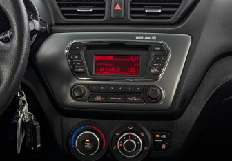 Подержанный автомобиль Kia Rio Hatchback 2012 года (17 фото)