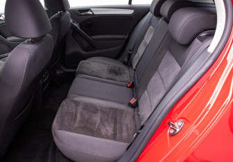 Подержанный автомобиль Volkswagen Golf Hatchback 2012 года (11 фото)