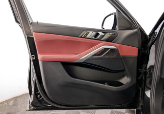 Подержанный автомобиль BMW X6 2021 года (19 фото)