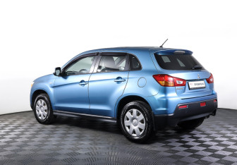 Подержанный автомобиль Mitsubishi ASX 2010 года (7 фото)