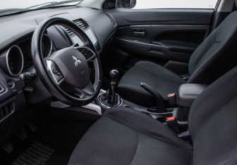 Подержанный автомобиль Mitsubishi ASX 2013 года (10 фото)