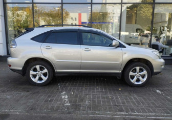 Подержанный автомобиль Lexus RX 2006 года (4 фото)