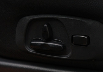 Подержанный автомобиль Mitsubishi Pajero 2015 года (17 фото)