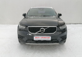 Подержанный автомобиль Volvo XC40 2021 года (2 фото)