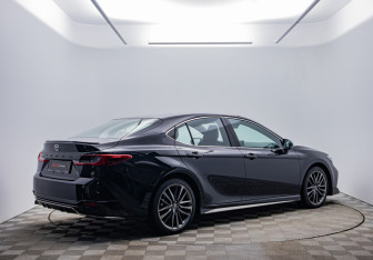 Подержанный автомобиль Toyota Camry Sedan 2025 года (5 фото)