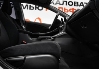 Подержанный автомобиль Honda Civic Hatchback 2013 года (26 фото)