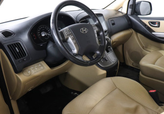 Подержанный автомобиль Hyundai H-1 2021 года (5 фото)