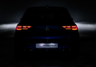 Подержанный автомобиль Volkswagen Golf R Hatchback 2023 года (23 фото)