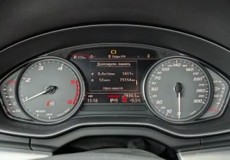 Подержанный автомобиль Audi SQ5 2019 года (16 фото)