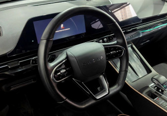 Подержанный автомобиль Omoda C5 2023 года (12 фото)