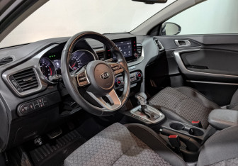 Подержанный автомобиль Kia Ceed Hatchback 2020 года (15 фото)