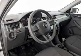 Подержанный автомобиль Skoda Rapid Liftback 2019 года (16 фото)