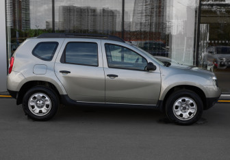 Подержанный автомобиль Renault Duster 2012 года (4 фото)