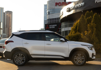 Подержанный автомобиль Kia Seltos 2021 года (3 фото)