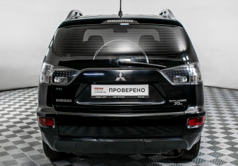 Подержанный автомобиль Mitsubishi Outlander 2010 года (6 фото)