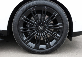 Подержанный автомобиль Land Rover Range Rover 2025 года (29 фото)