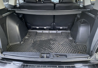 Подержанный автомобиль Peugeot 4007 2011 года (13 фото)