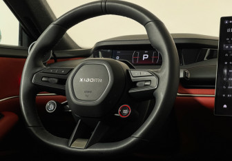 Подержанный автомобиль Xiaomi SU7 2024 года (14 фото)