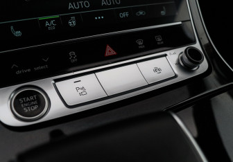 Подержанный автомобиль Audi Q8 2021 года (27 фото)
