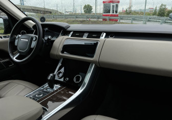 Подержанный автомобиль Land Rover Range Rover Sport 2018 года (9 фото)