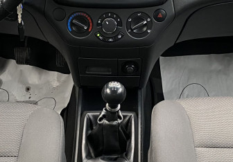 Подержанный автомобиль Chevrolet Aveo Sedan 2007 года (14 фото)