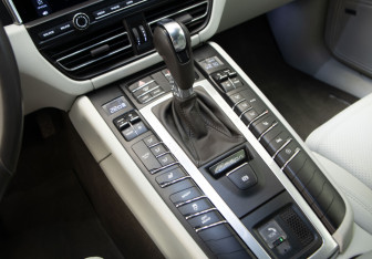Подержанный автомобиль Porsche Macan 2020 года (20 фото)