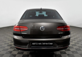 Подержанный автомобиль Volkswagen Passat Sedan 2017 года (4 фото)