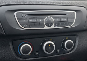 Подержанный автомобиль Renault Scenic 2010 года (14 фото)