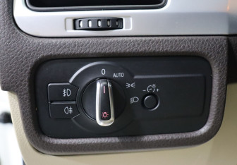 Подержанный автомобиль Volkswagen Touareg 2012 года (13 фото)