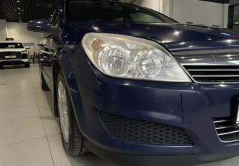 Подержанный автомобиль Opel Astra Sedan 2008 года (9 фото)
