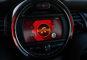 Подержанный автомобиль MINI Hatch 2020 года (16 фото)