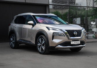 Подержанный автомобиль Nissan X-Trail 2021 года (3 фото)