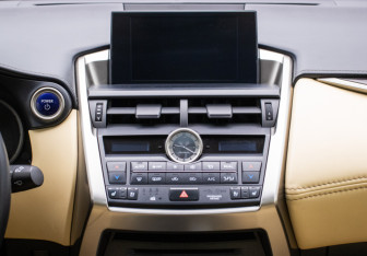 Подержанный автомобиль Lexus NX 2014 года (14 фото)