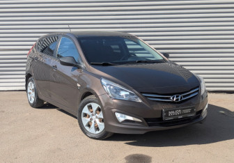 Подержанный автомобиль Hyundai Solaris Hatchback 2014 года (3 фото)
