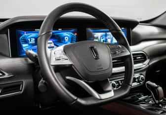 Подержанный автомобиль FAW Bestune T77 2023 года (14 фото)