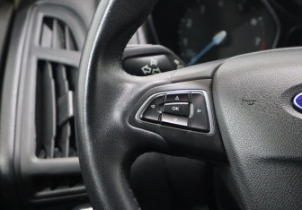 Подержанный автомобиль Ford Focus Hatchback 2017 года (16 фото)