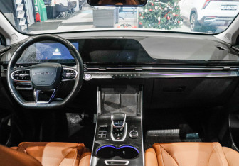 Подержанный автомобиль Omoda C5 2023 года (11 фото)