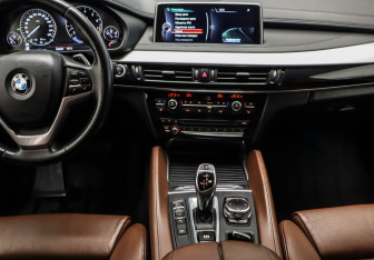 Подержанный автомобиль BMW X6 2016 года (8 фото)