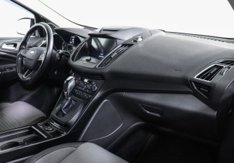 Подержанный автомобиль Ford Kuga 2017 года (6 фото)