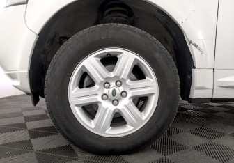 Подержанный автомобиль Land Rover Freelander 2013 года (18 фото)