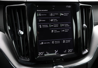 Подержанный автомобиль Volvo XC60 2019 года (18 фото)
