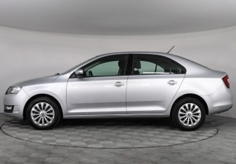 Подержанный автомобиль Skoda Rapid Liftback 2018 года (8 фото)