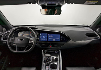 Подержанный автомобиль Geely Tugella 2023 года (26 фото)