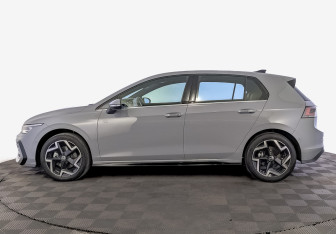 Подержанный автомобиль Volkswagen Golf Hatchback 2025 года (8 фото)